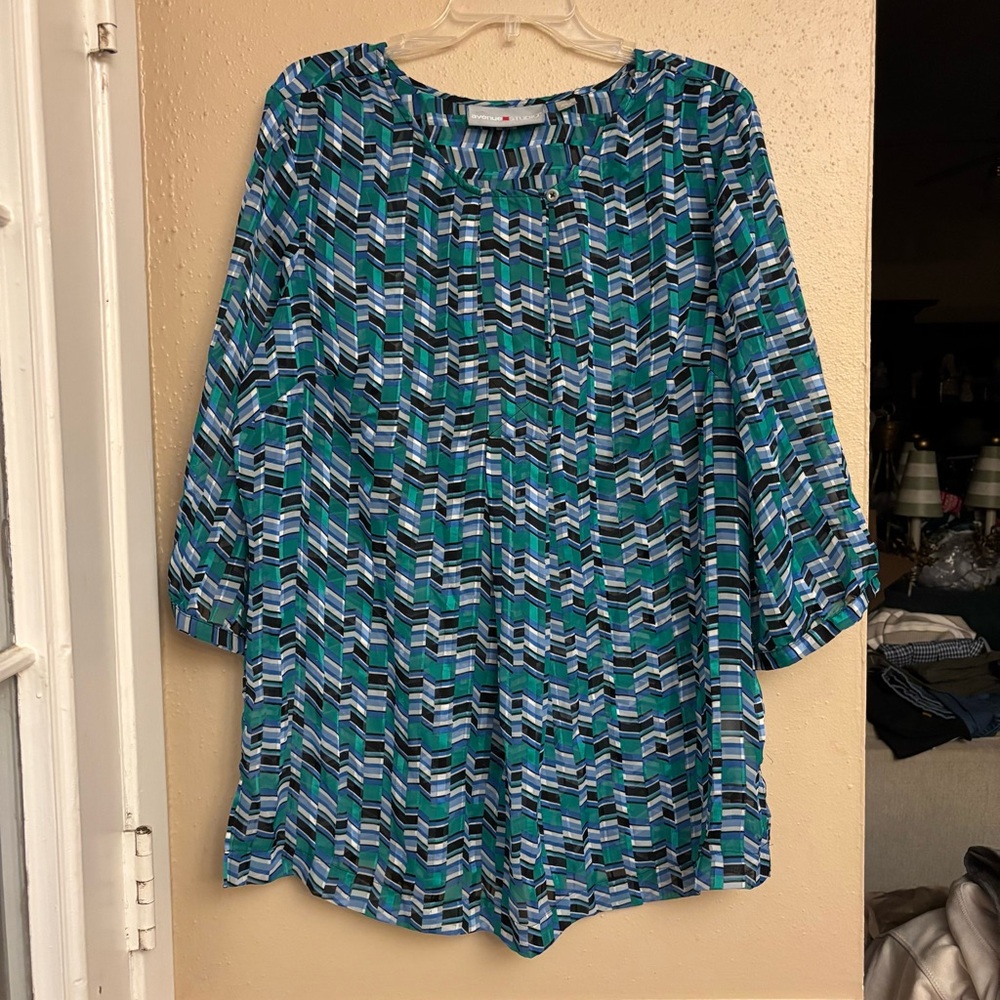 Avenue Studio Blue Green Geometric Blouse